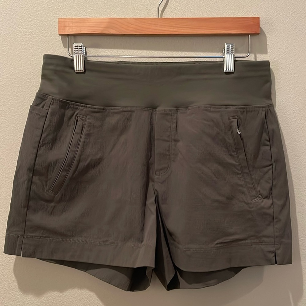 Athleta Trekkie North Short, Size 8